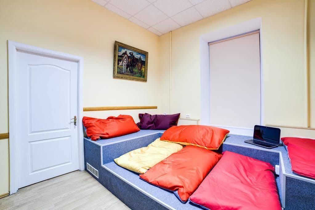 Night & Day Hostel Kiev Exterior photo